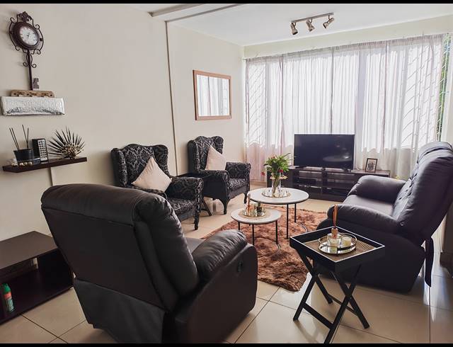 2 BEDROOM APARTMENT FOR SALE IN ESSENWOOD